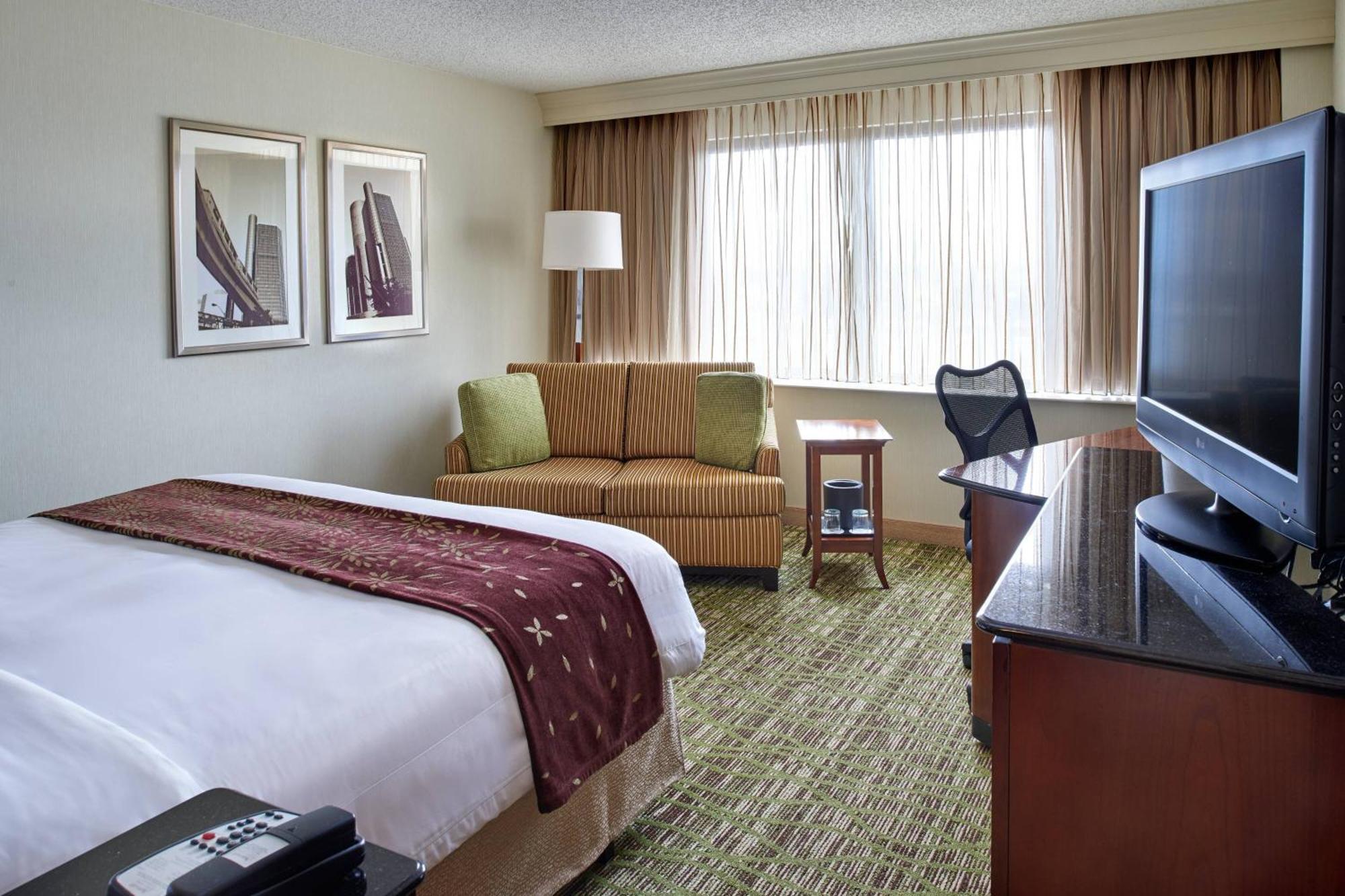 Detroit Marriott Livonia Hotel Bagian luar foto